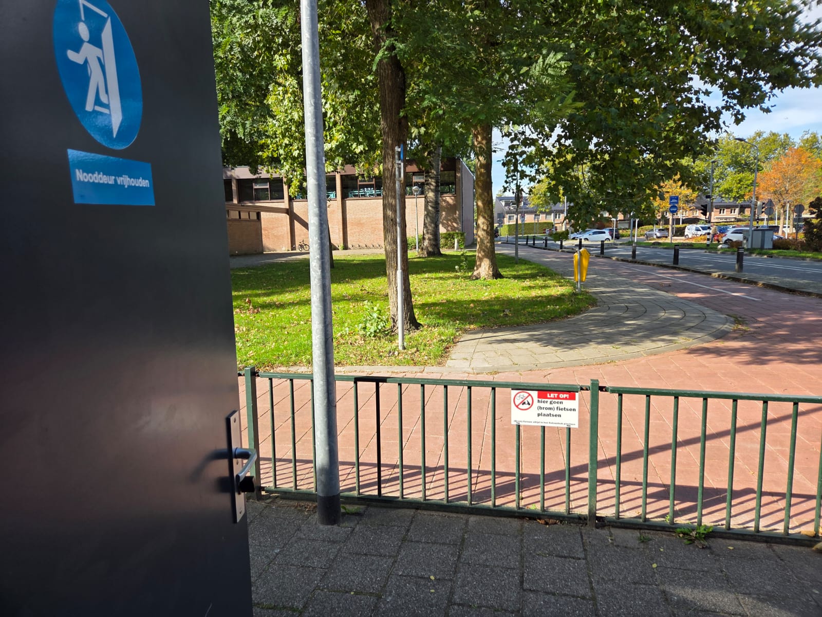 Geen (brom) fietsen plaatsen - trespa
