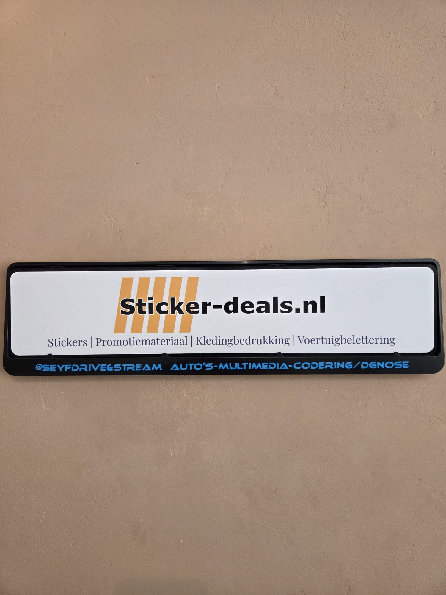 Kentekenplaat tekst mét NL kentekenplaathouder
