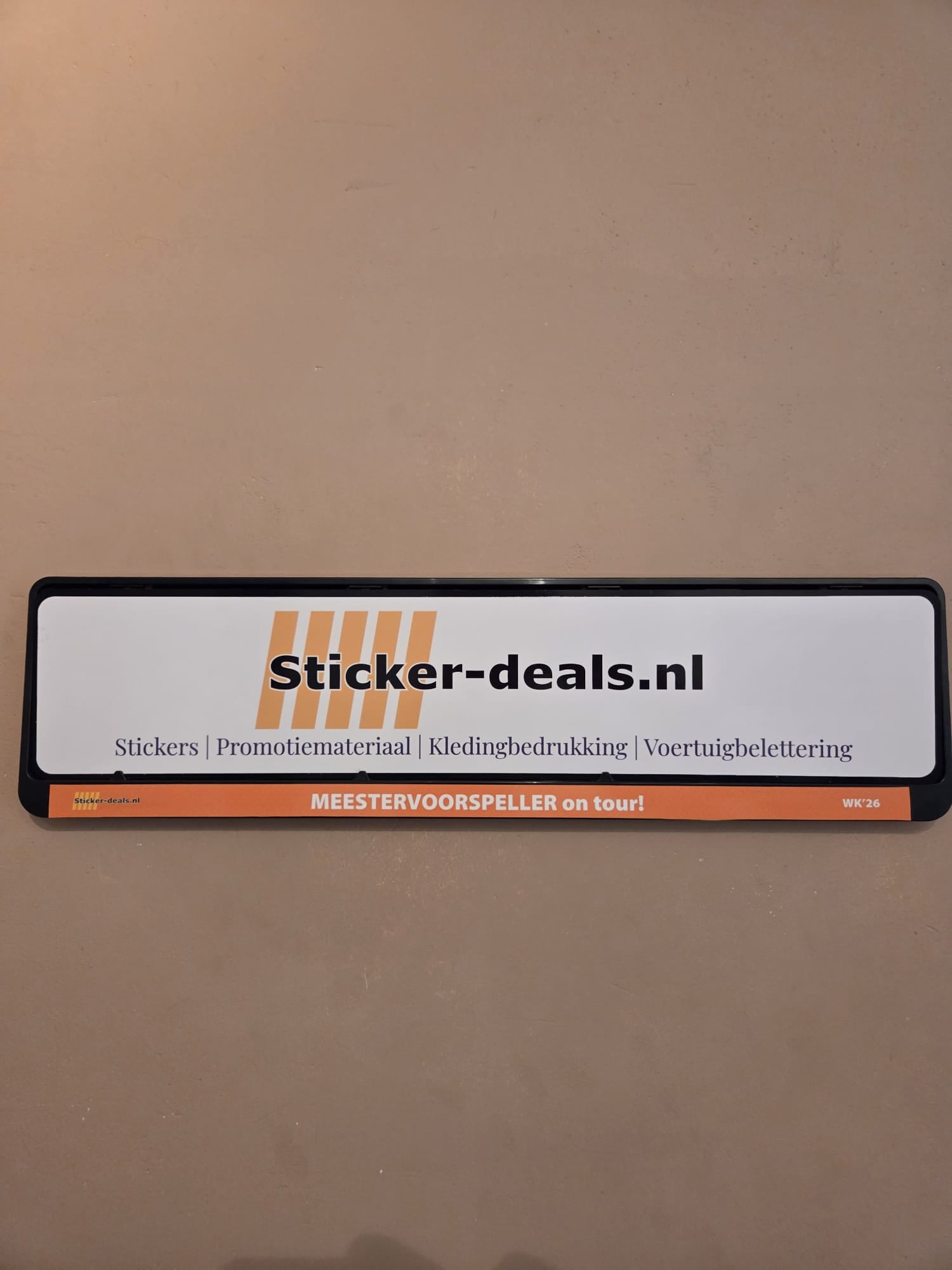 Kentekenplaatsticker WK26 (met houder)
